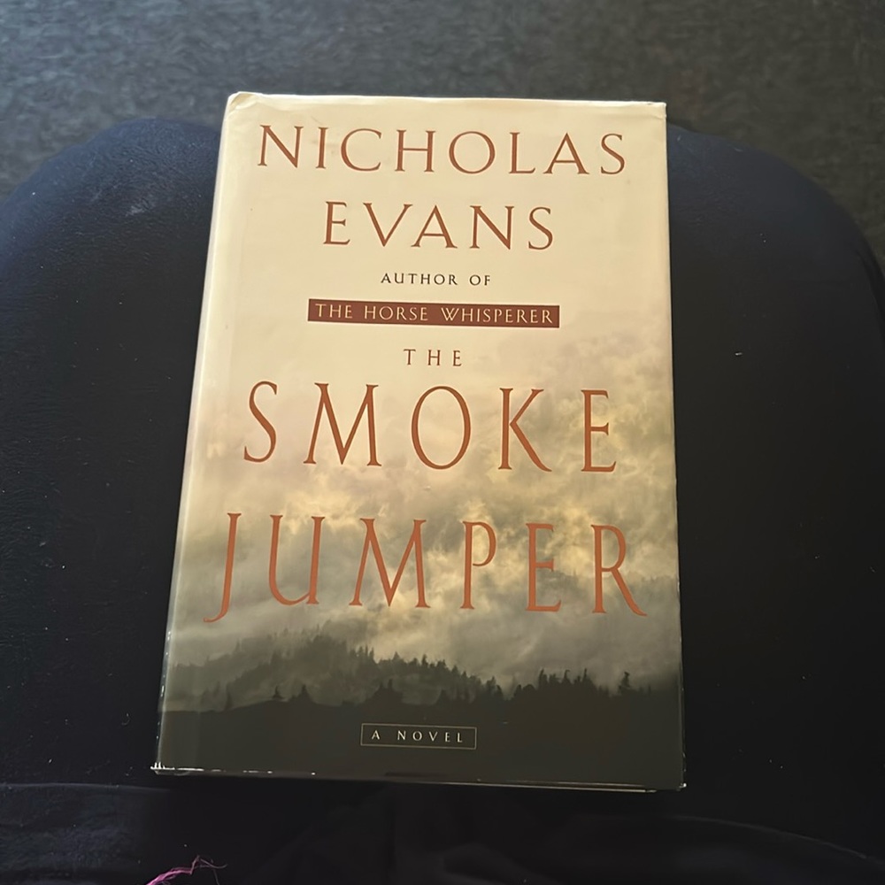 The Smoke Jumper' - gripping tale, great condition, paperback, blue cover💡📚